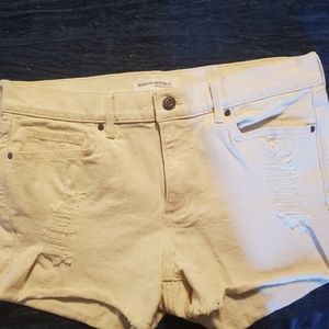 Banana Republic cream colored denim cutoffs 28